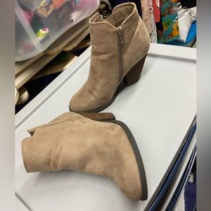 Mix No 6 Tan Suede Ankle Booties; size 7.5